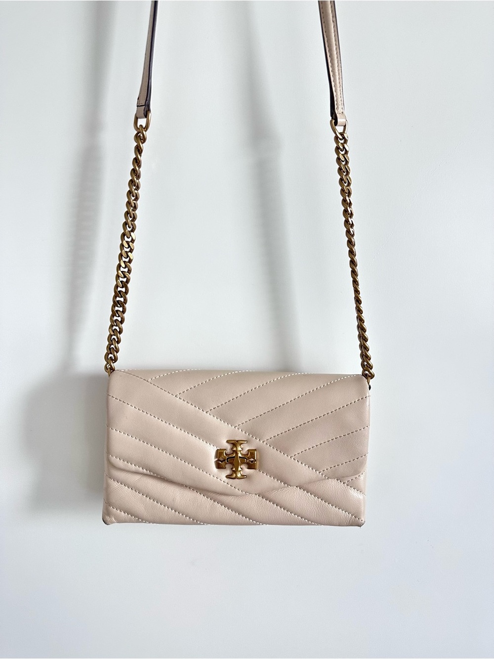 Tory Burch Kira Chevron Chain Wallet Crossbody in New Cream with Gold Hardware